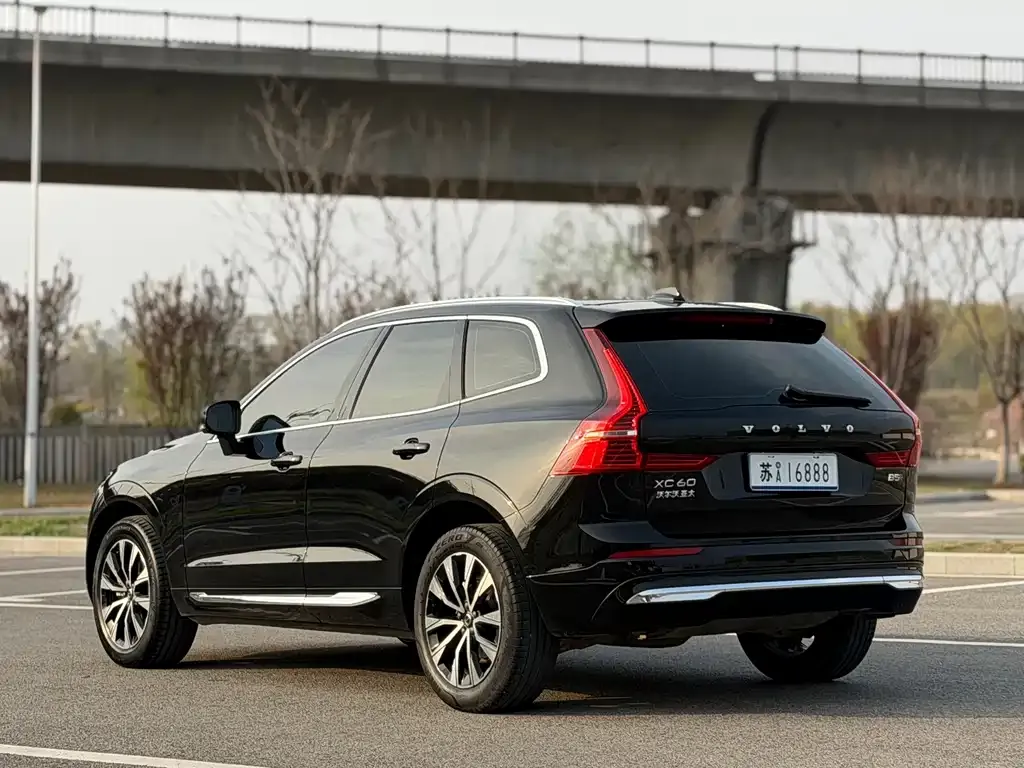 Volvo XC60 — фото 3
