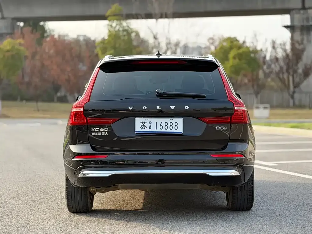 Volvo XC60 — фото 7