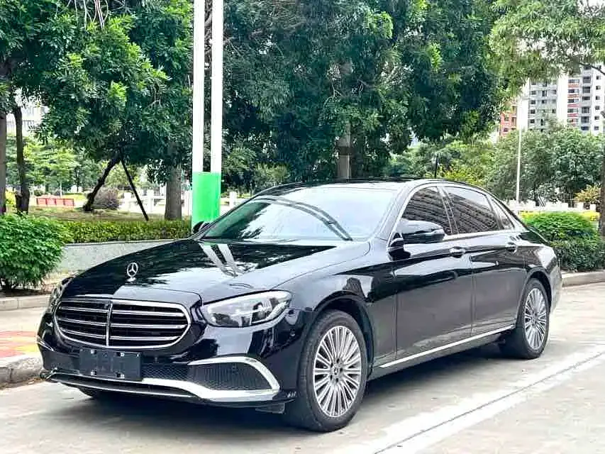 Mercedes-Benz E-Class — фото 1