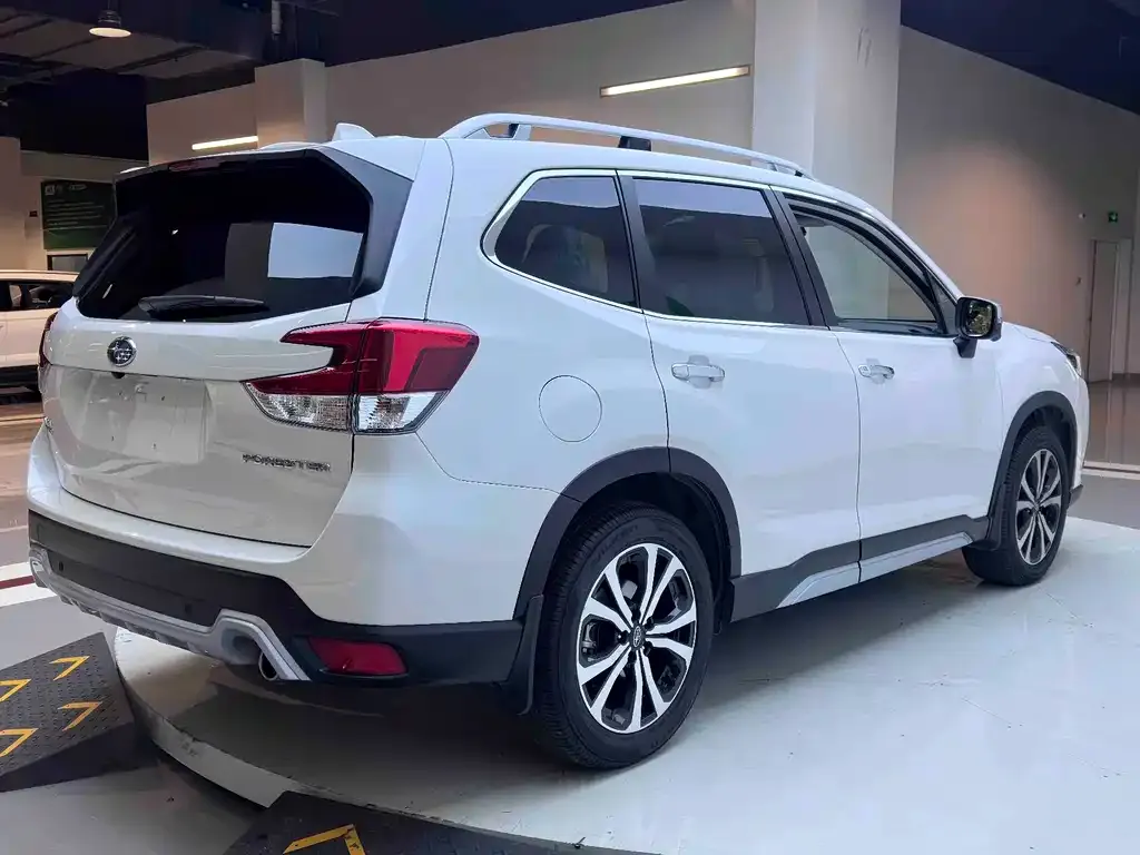 Subaru Forester — фото 7