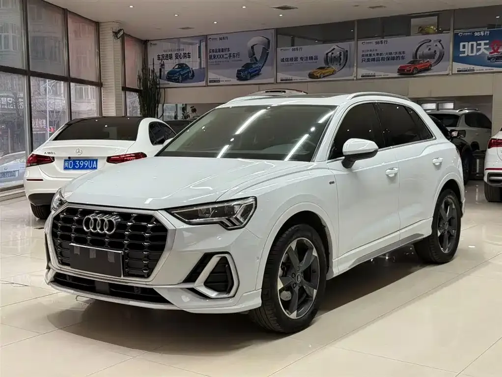 Audi Q3 — фото 1