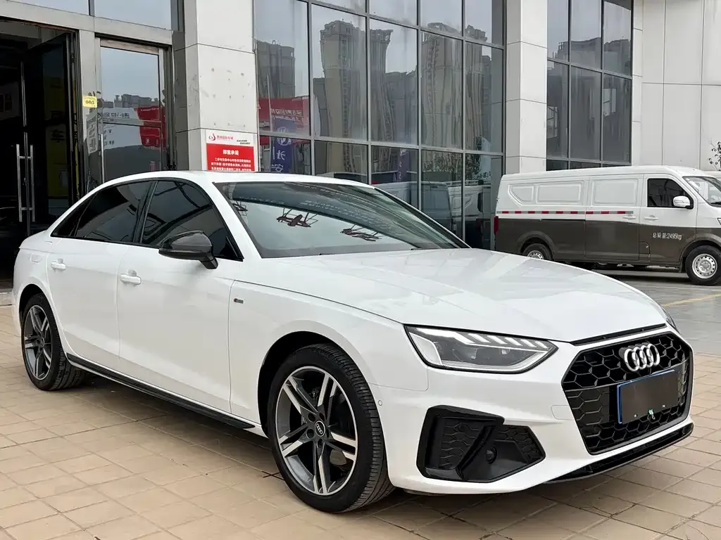 Audi A4L 2022 из CN, фото 4