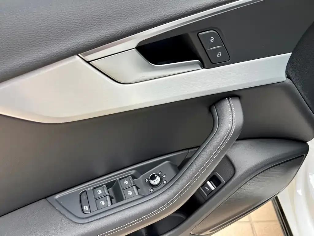 Audi A4L 2022 из CN, фото 7
