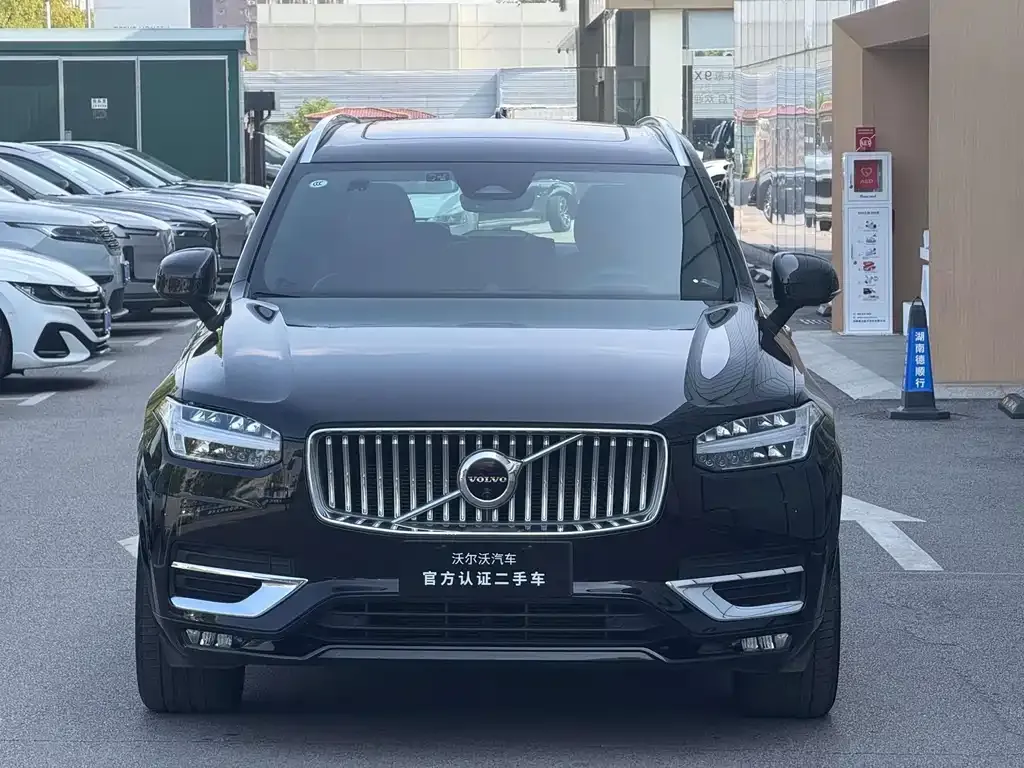 Volvo XC90 — фото 1