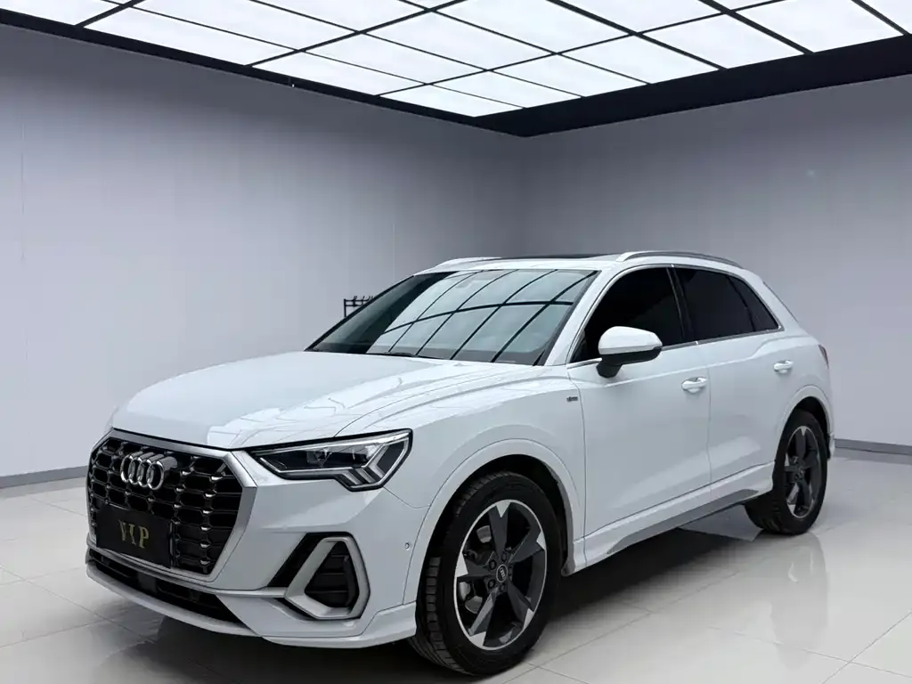 Audi Q3 — фото 1
