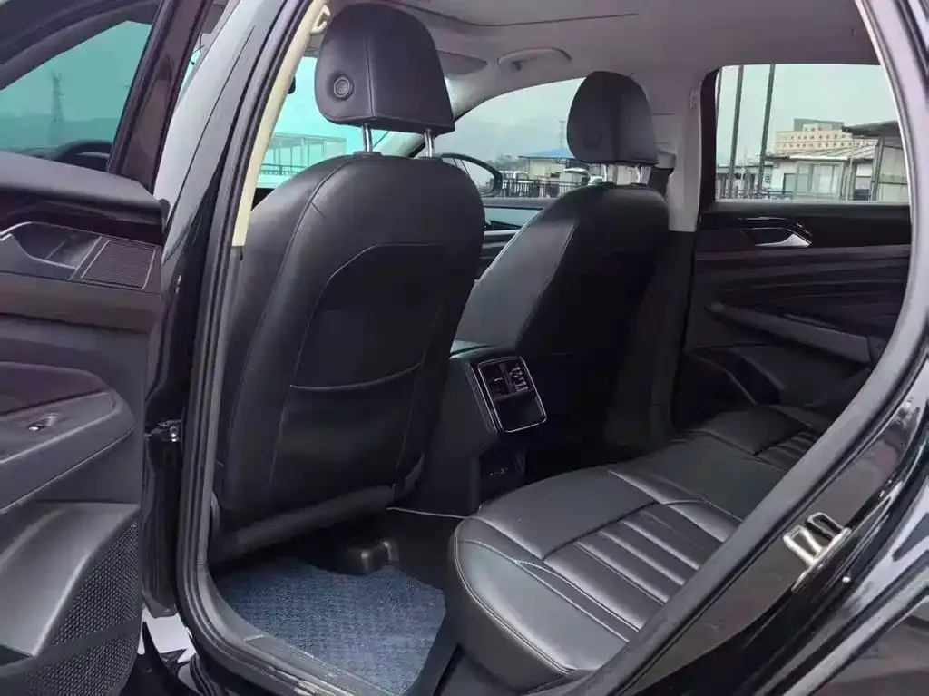 Volkswagen Passat 2022 из CN, фото 2