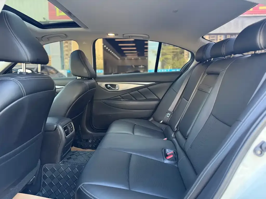 Infiniti Q50L 2021 из CN, фото 2