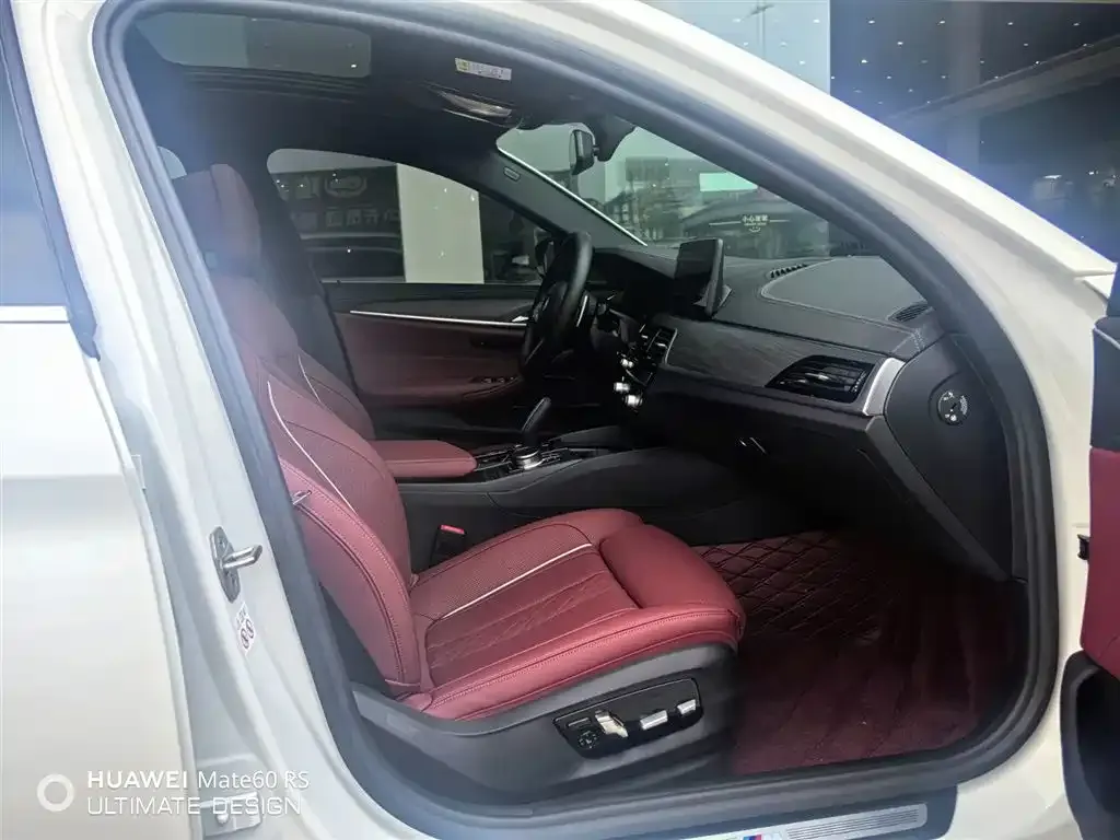 BMW 5 Series 2023 из CN, фото 10