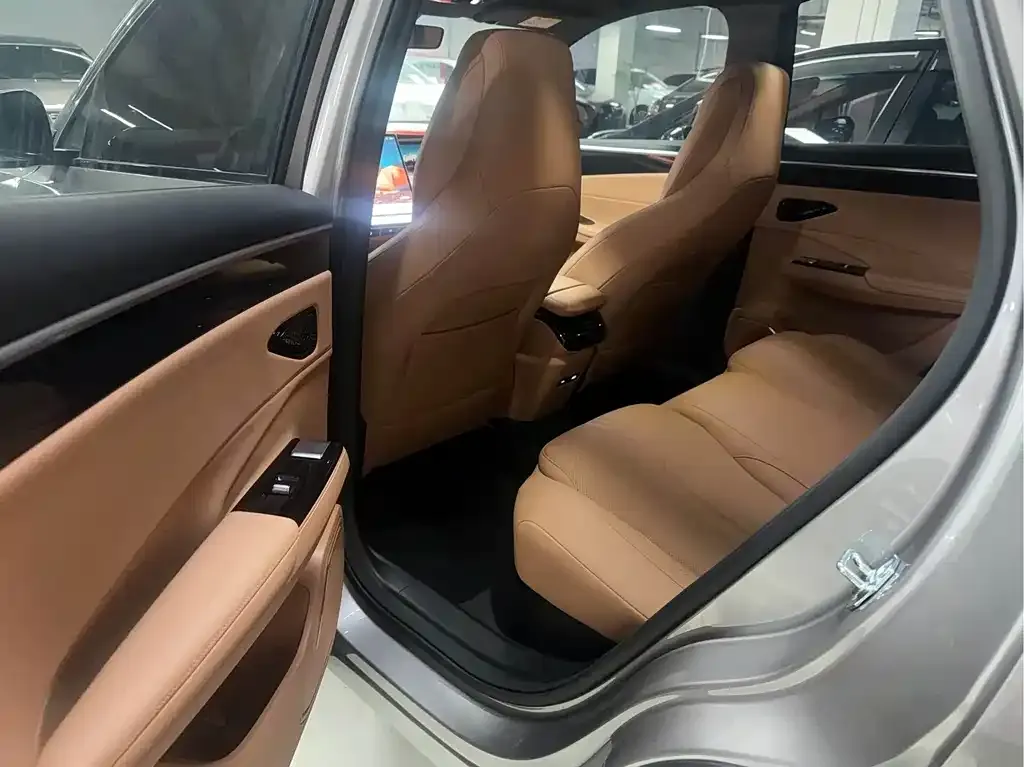 Geely Galaxy L7 — фото 8