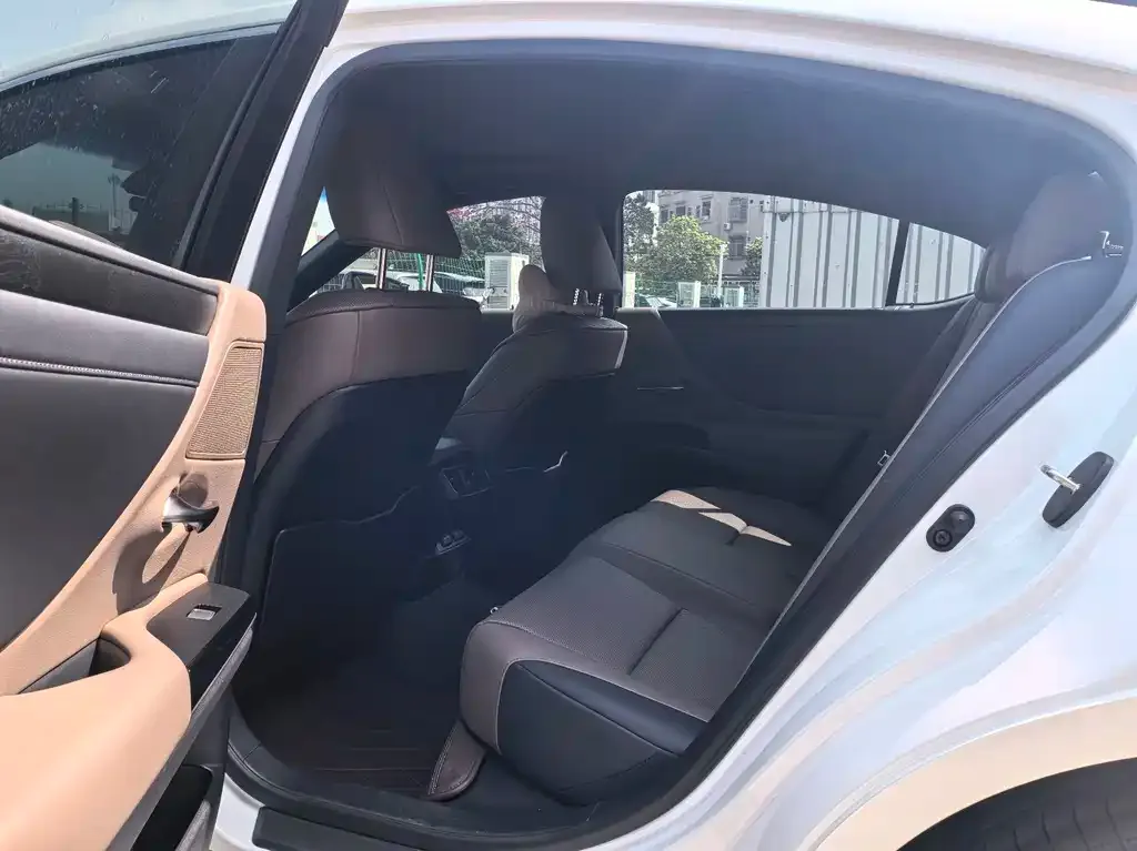 Lexus ES 2023 из CN, фото 2