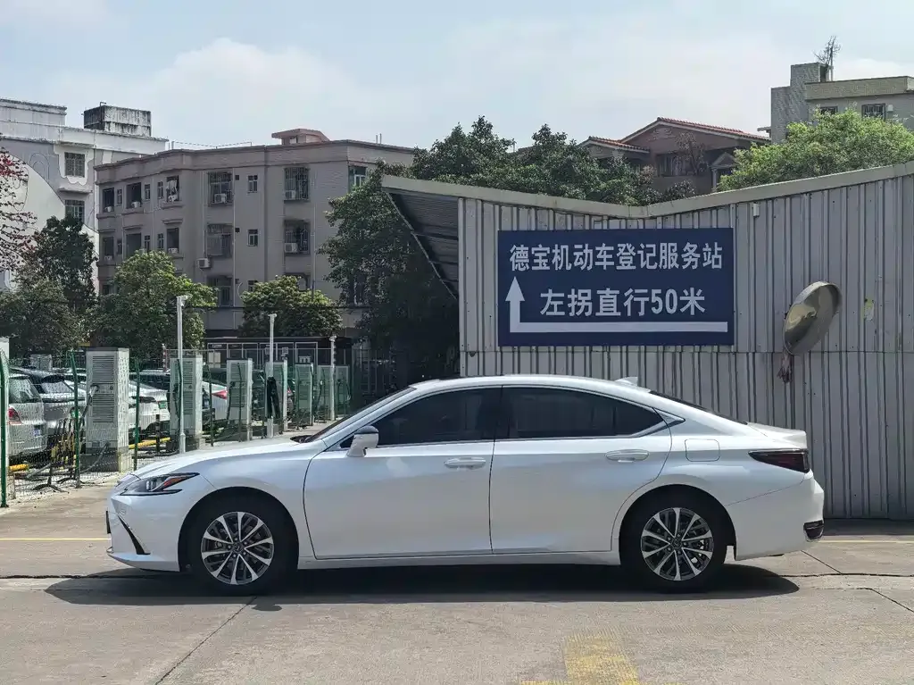 Lexus ES 2023 из CN, фото 5