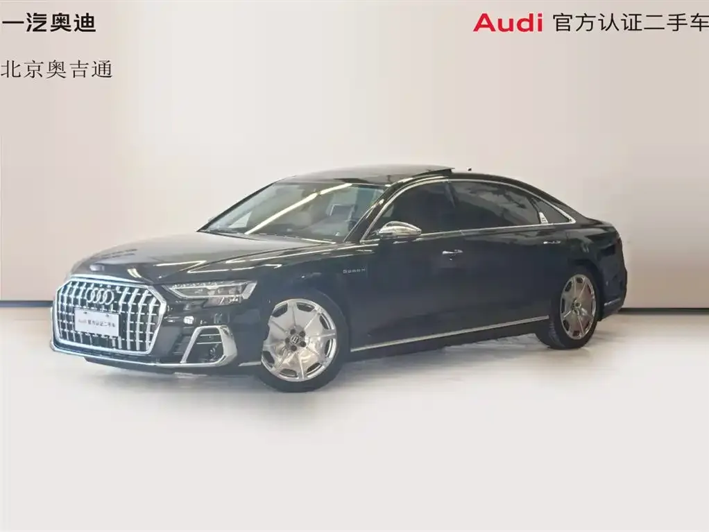 Audi A8 — фото 1