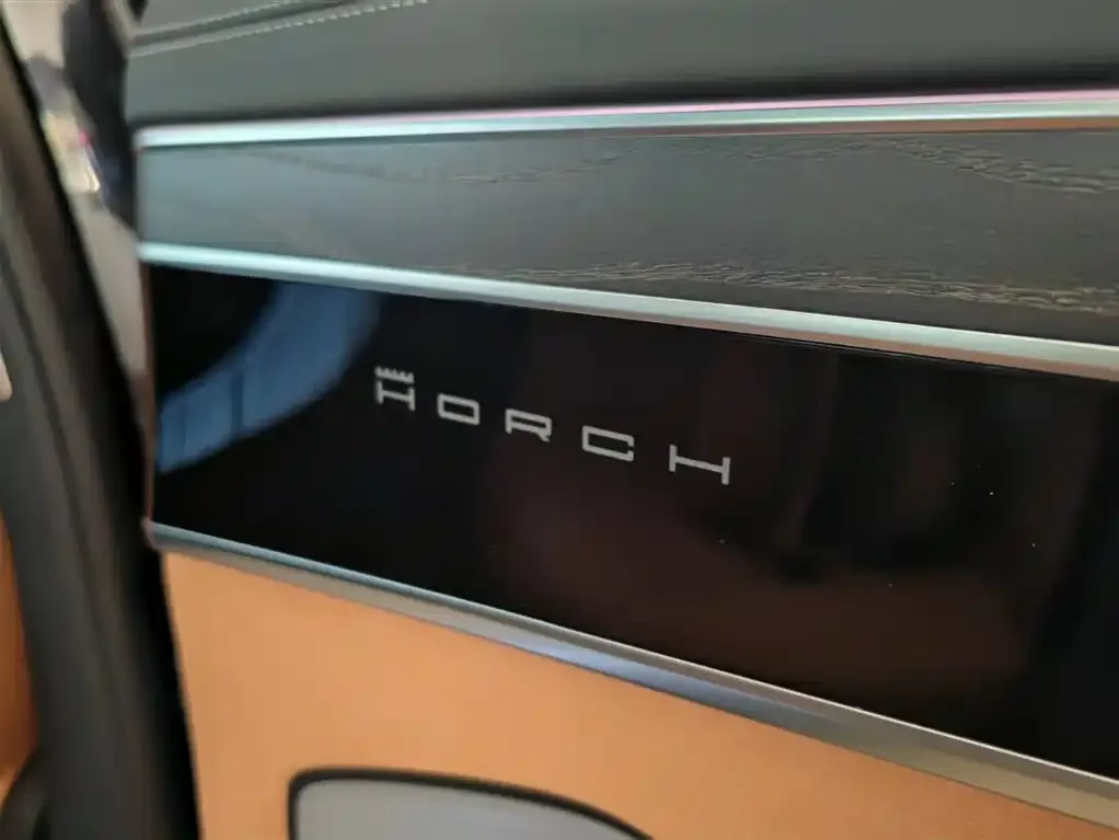 Audi A8 — фото 2
