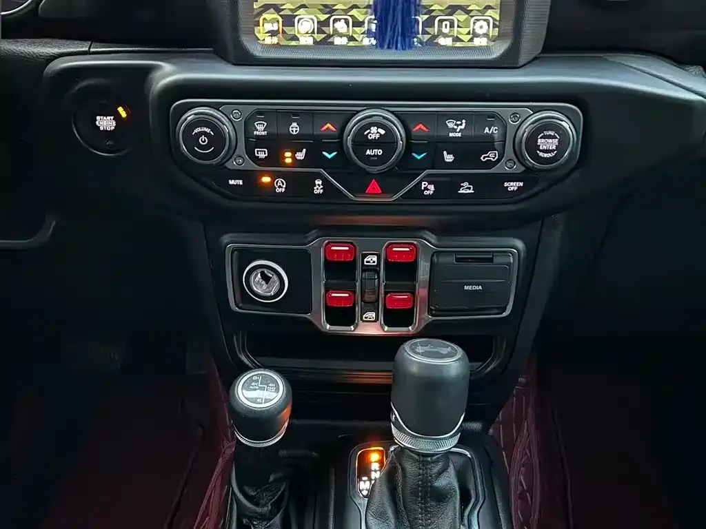 Jeep Wrangler 2023 из CN, фото 3
