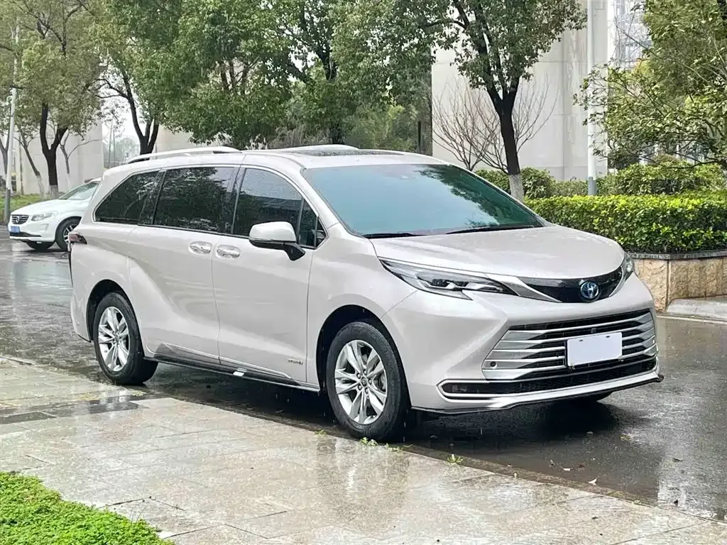 Toyota Sienna — фото 9