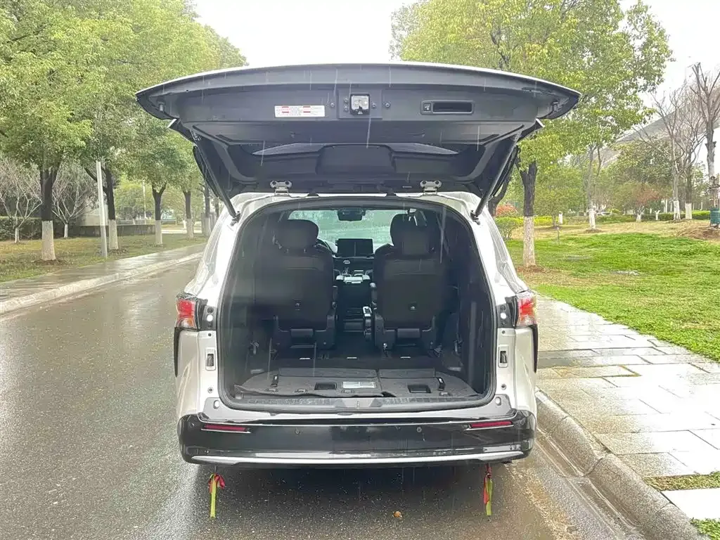 Toyota Sienna — фото 3