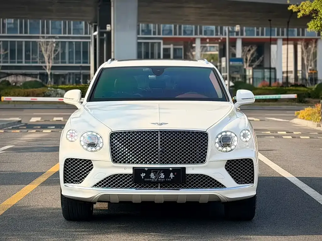 Bentley Bentayga 2023 из CN, фото 2
