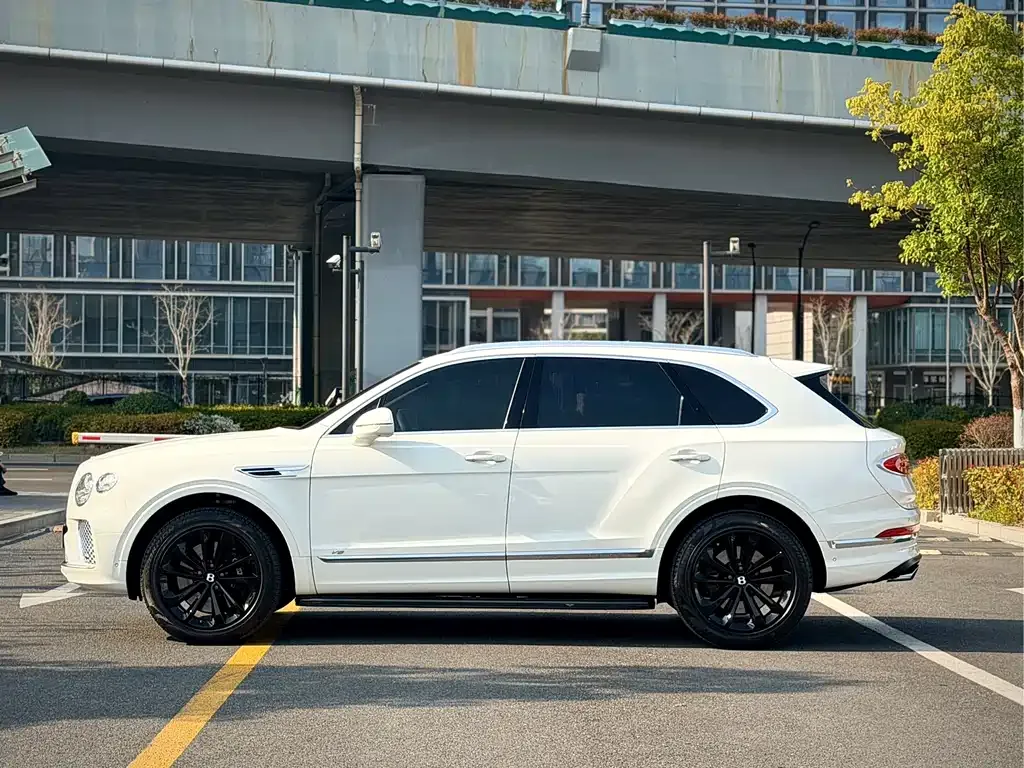 Bentley Bentayga 2023 из CN, фото 3