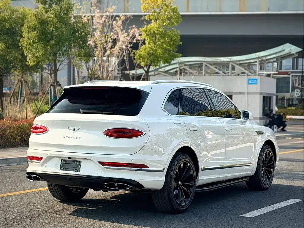Bentley Bentayga 2023 из CN, фото 5