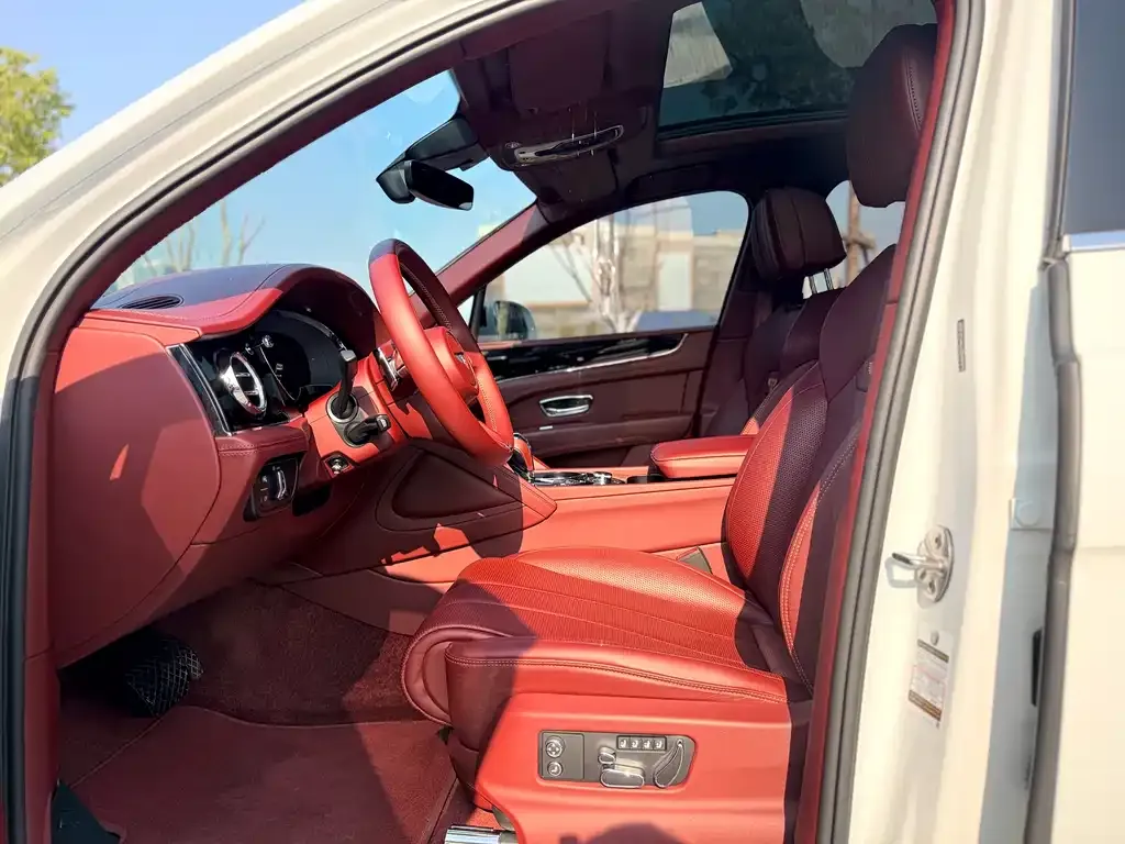 Bentley Bentayga 2023 из CN, фото 9