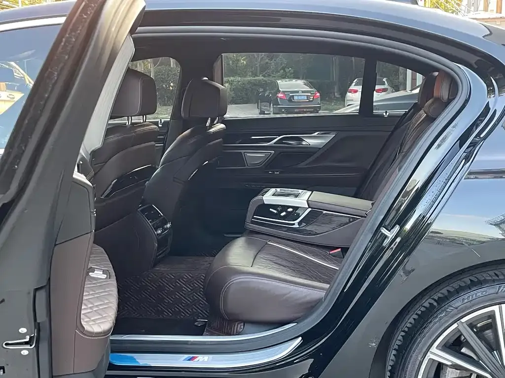 BMW 7 Series 2025 из CN, фото 8