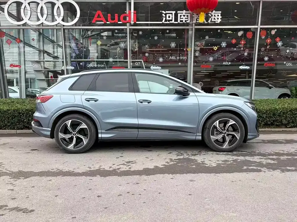 Audi Q4 e-tron — фото 2