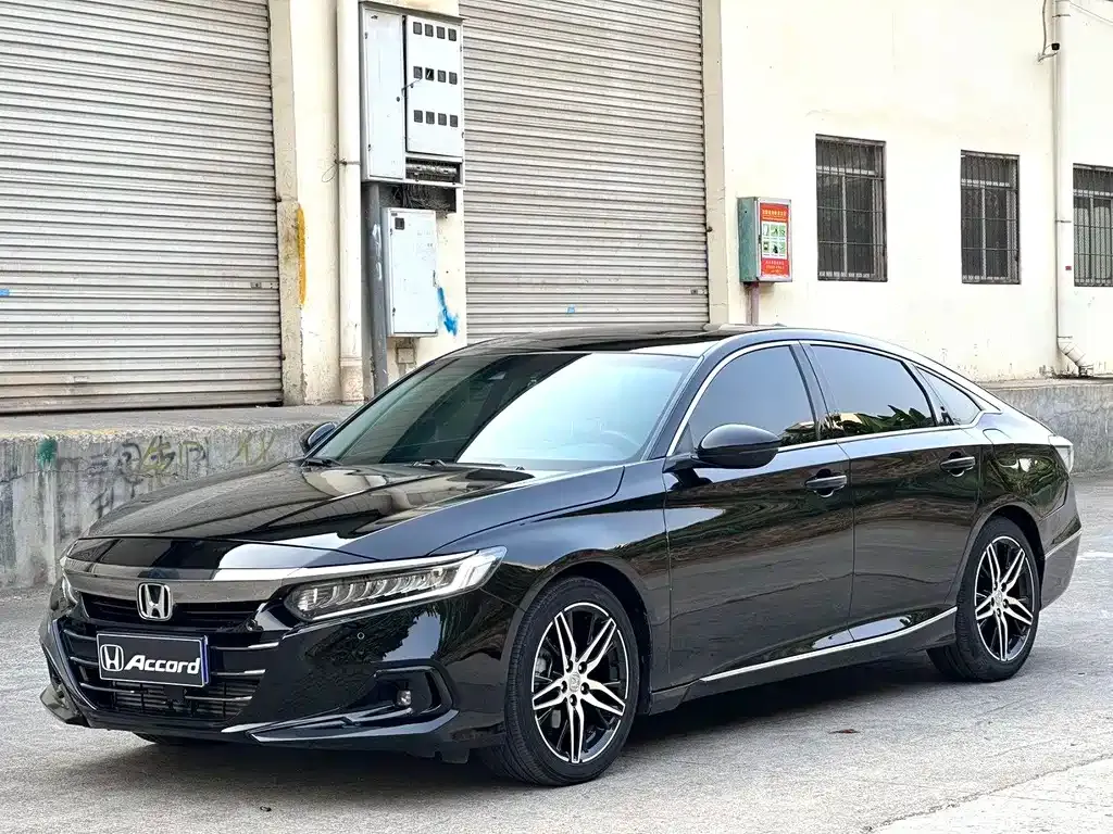 Honda Accord — фото 1