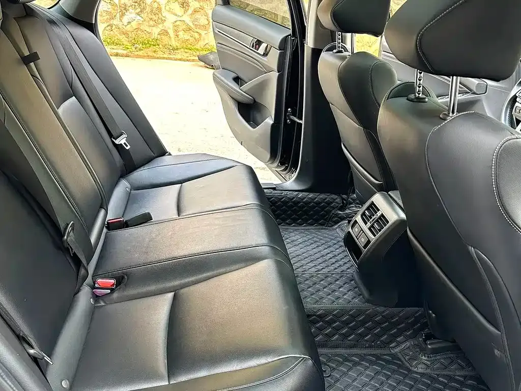 Honda Accord — фото 9