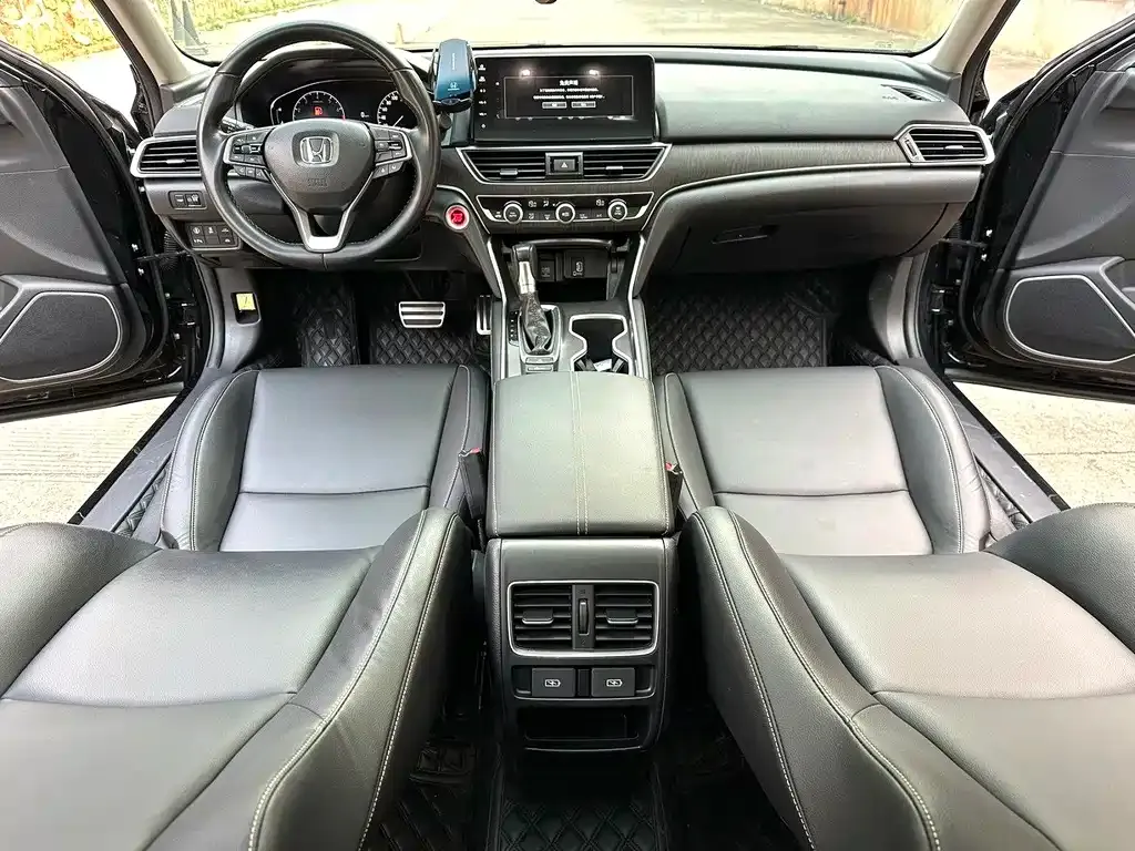 Honda Accord — фото 7