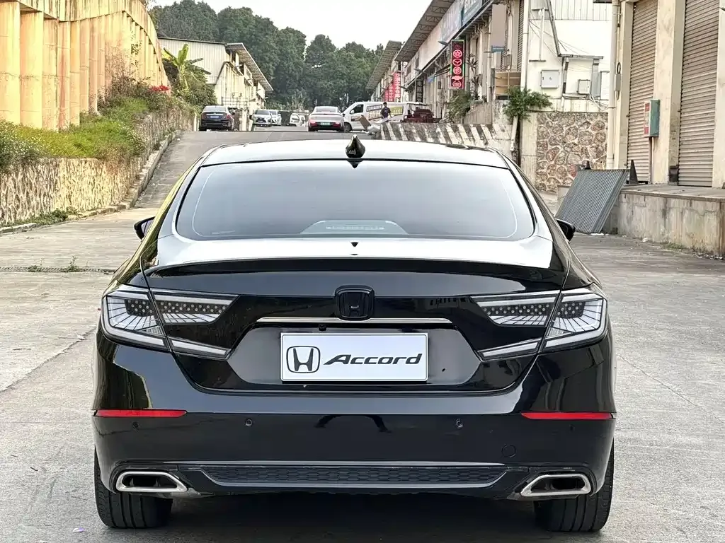 Honda Accord — фото 8