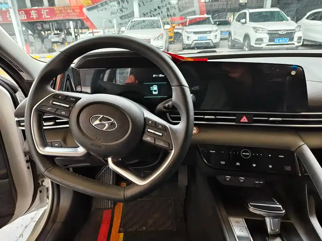Hyundai Elantra — фото 10