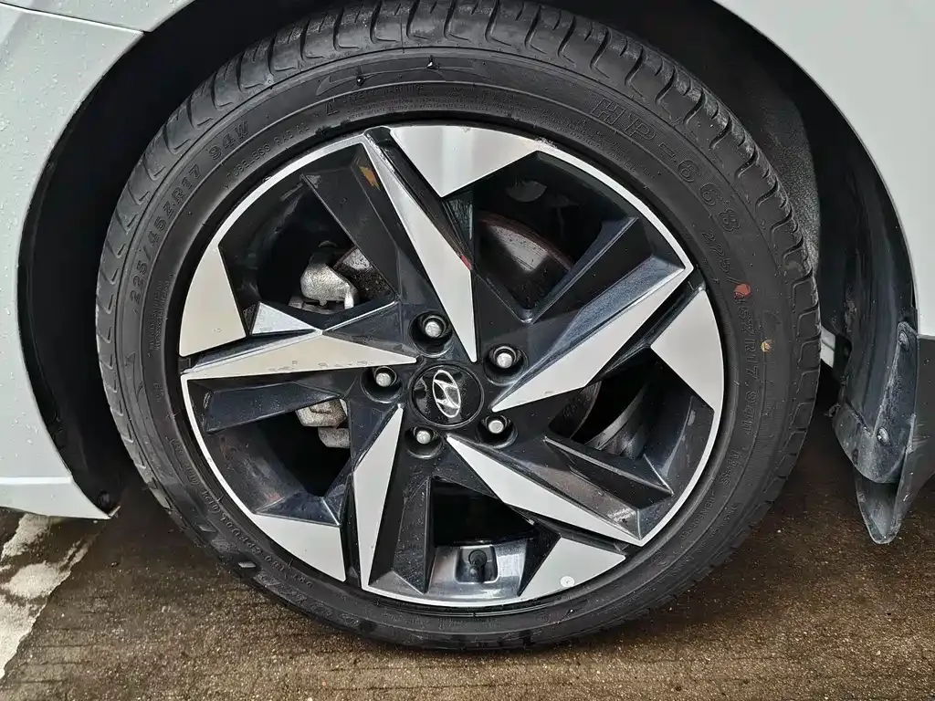 Hyundai Elantra — фото 3