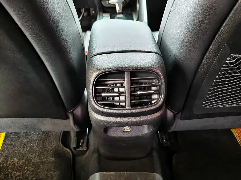 Hyundai Elantra — фото 5