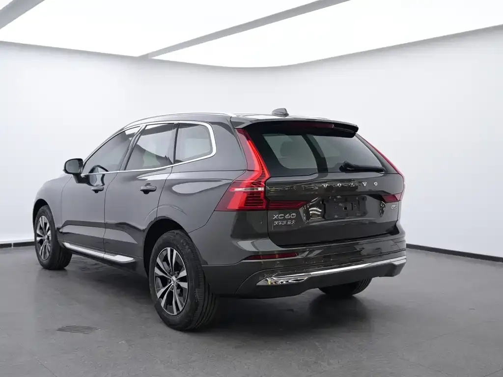 Volvo XC60 — фото 10