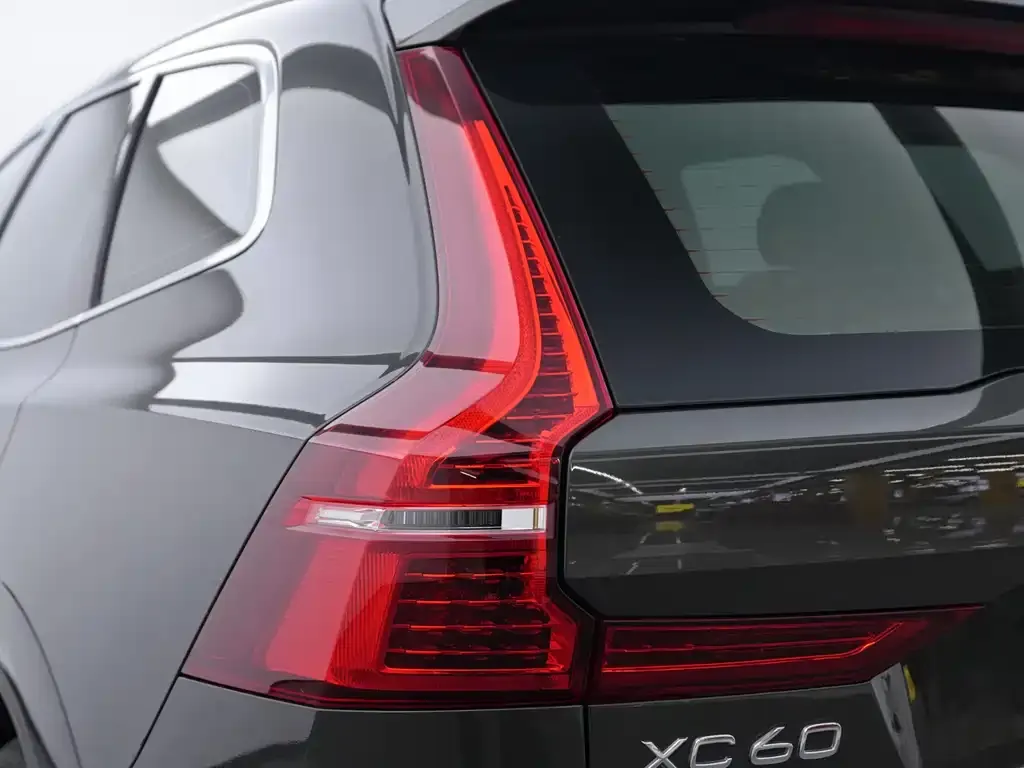 Volvo XC60 — фото 9