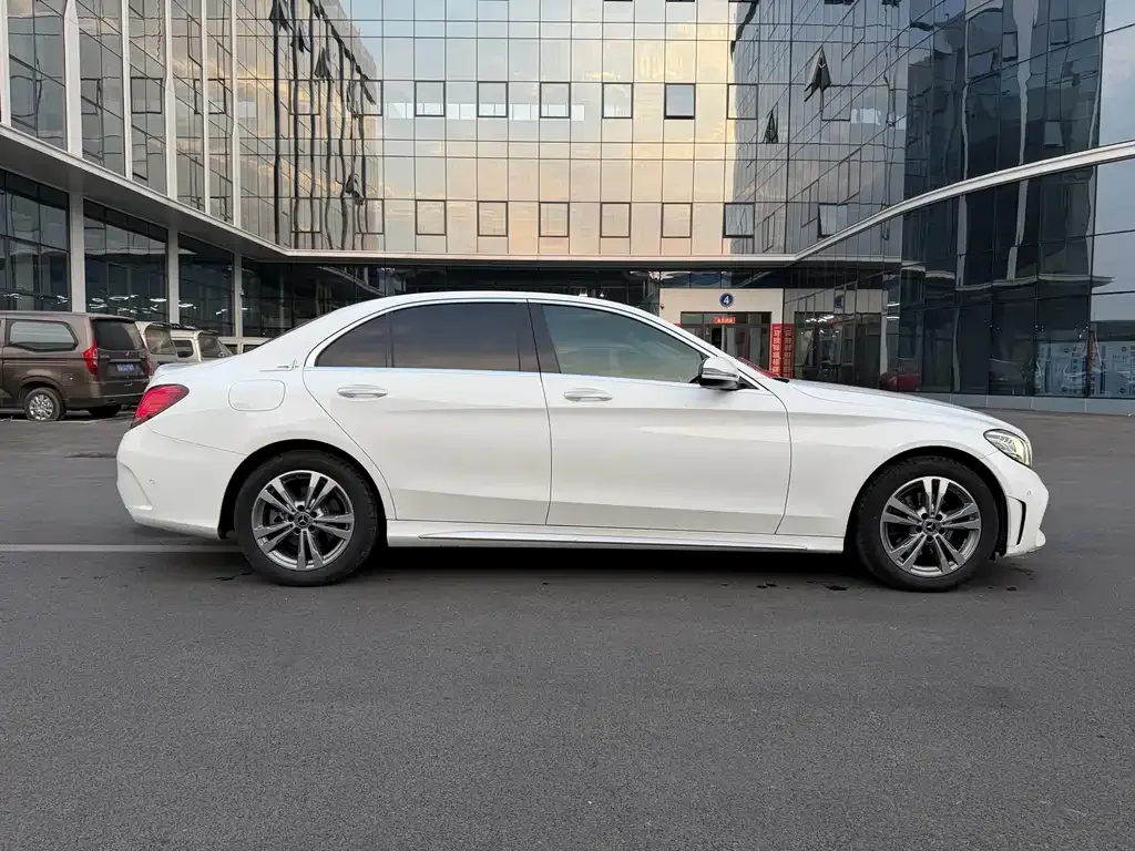 Mercedes-Benz C-Class — фото 6