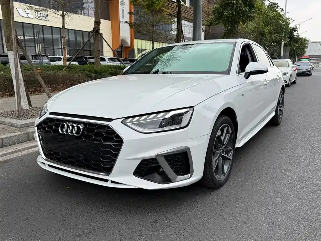 Audi A4L 2023 из CN, фото 1
