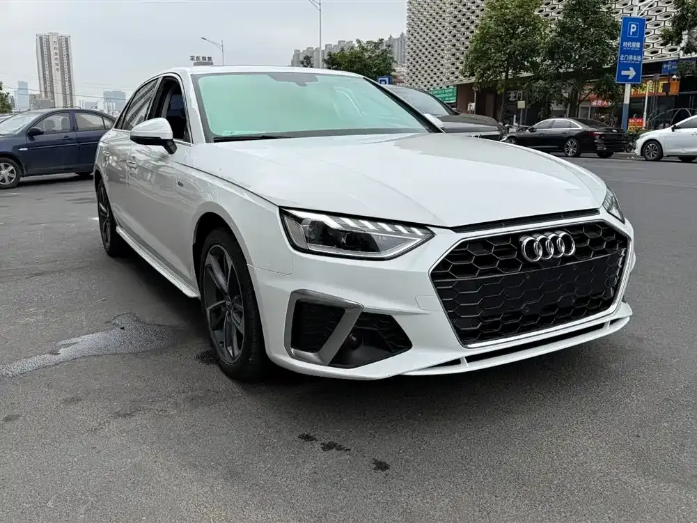 Audi A4L 2023 из CN, фото 3