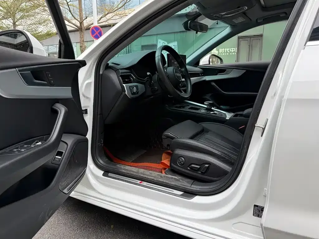Audi A4L 2023 из CN, фото 5