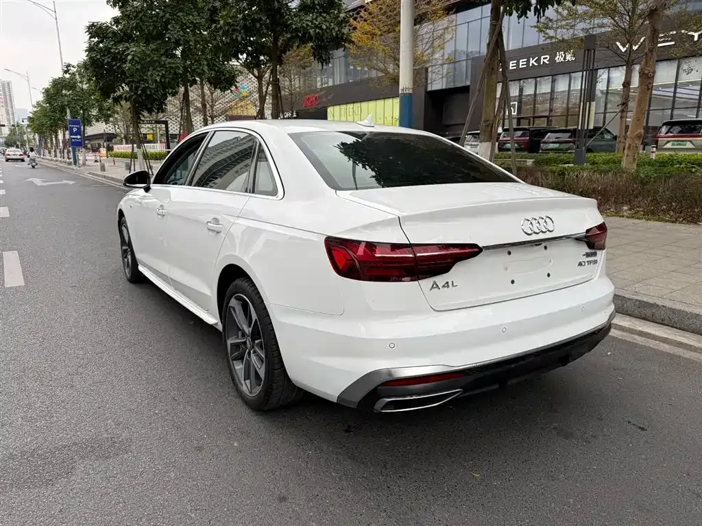 Audi A4L 2023 из CN, фото 8