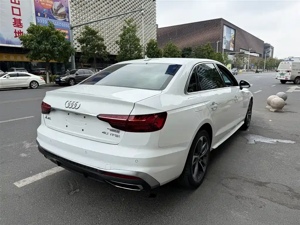 Audi A4L 2023 из CN, фото 6