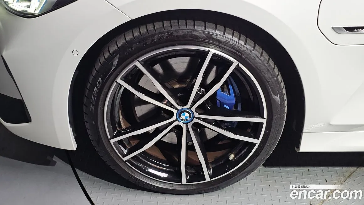 BMW 3-Series 2023 из KR, фото 6