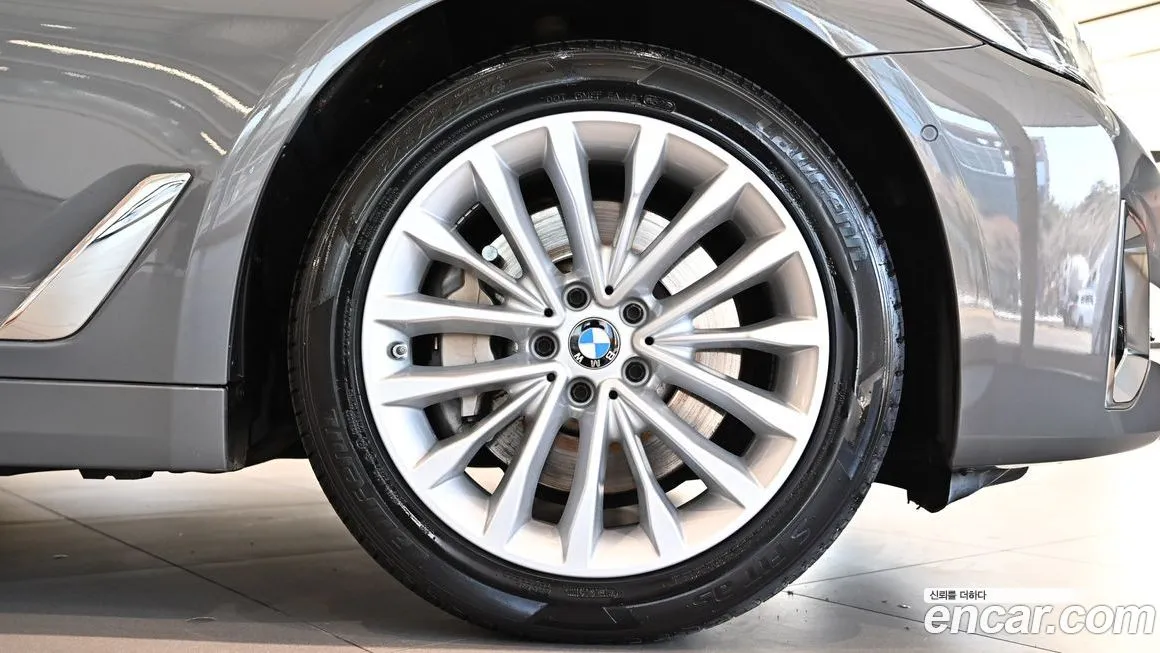 BMW 5-Series — фото 10