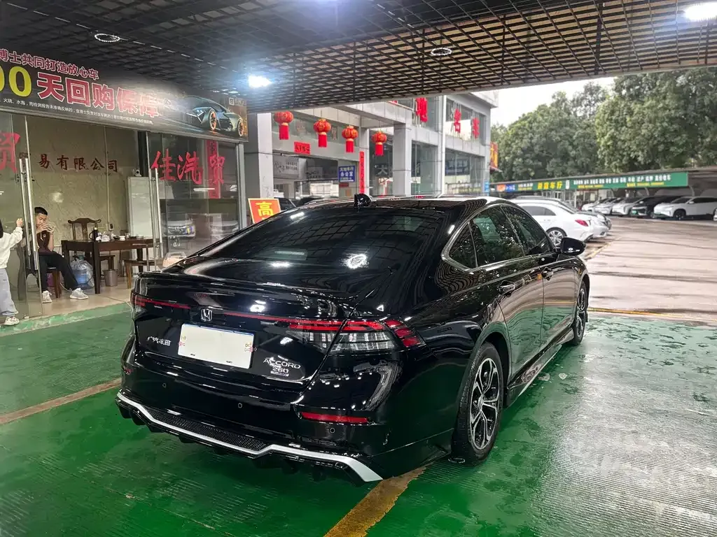 Honda Accord — фото 9