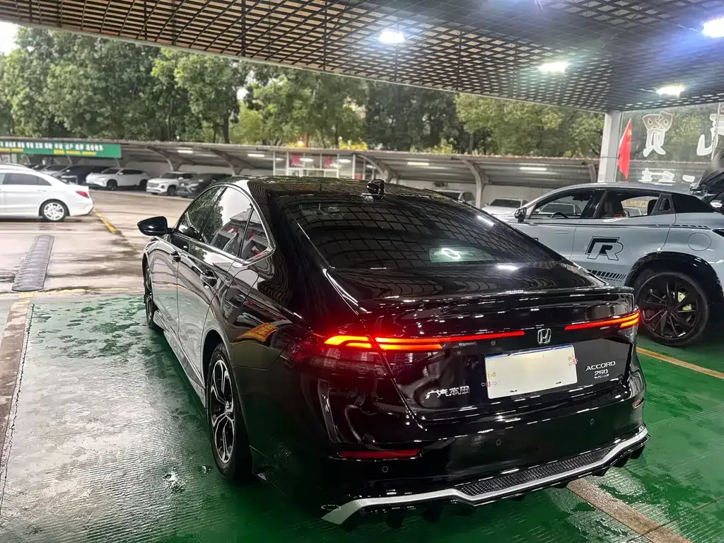 Honda Accord — фото 10