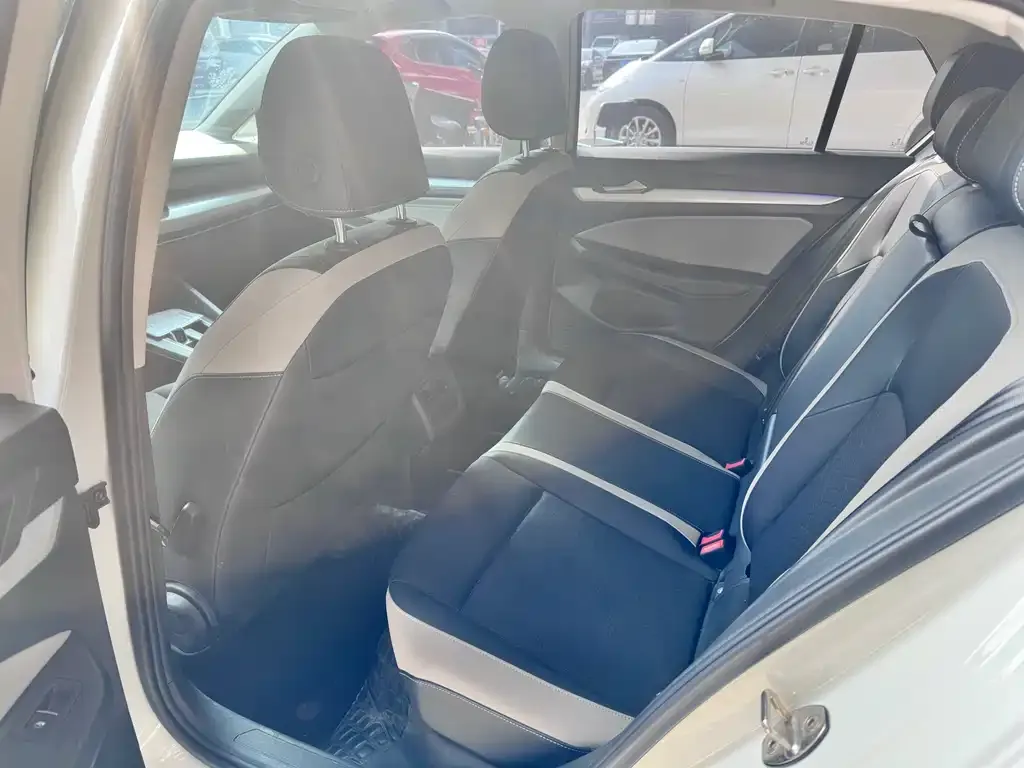 Volkswagen Golf 2021 из CN, фото 4
