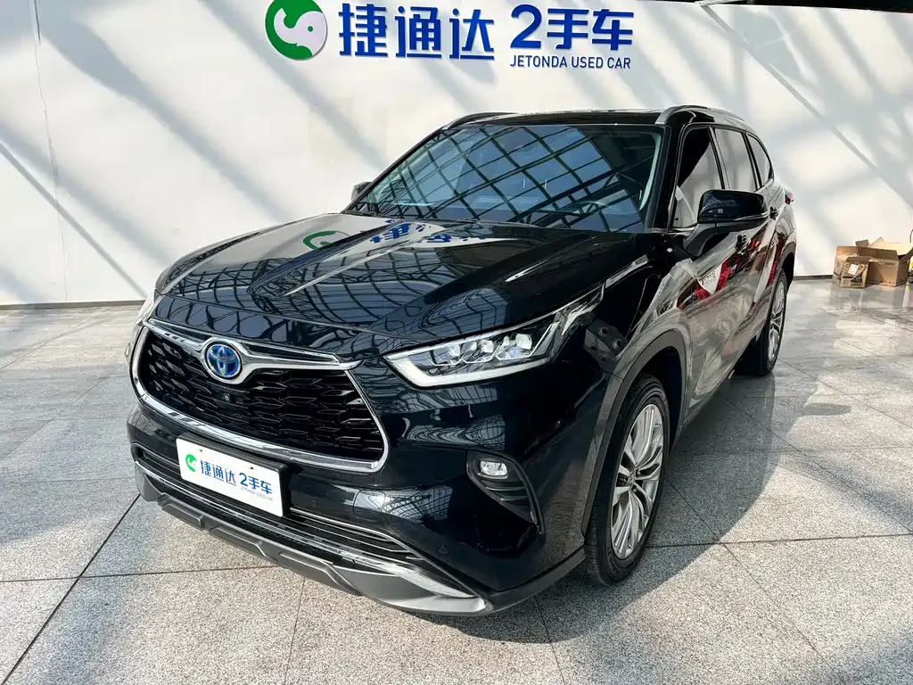 Toyota Highlander — фото 1