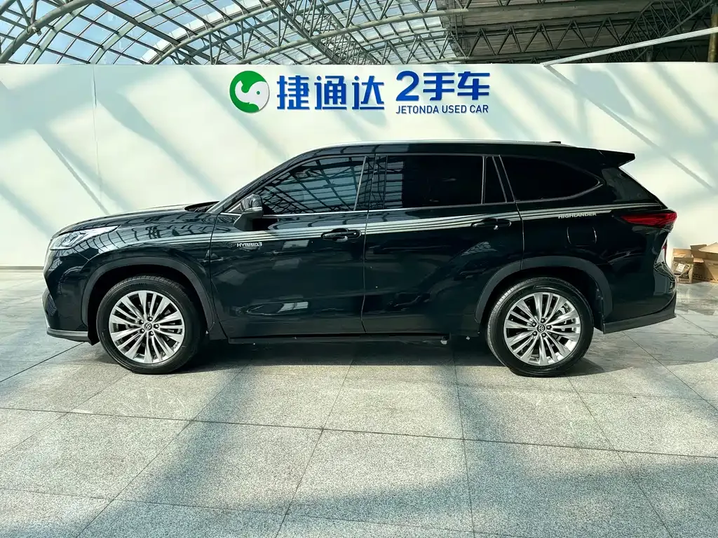 Toyota Highlander — фото 9