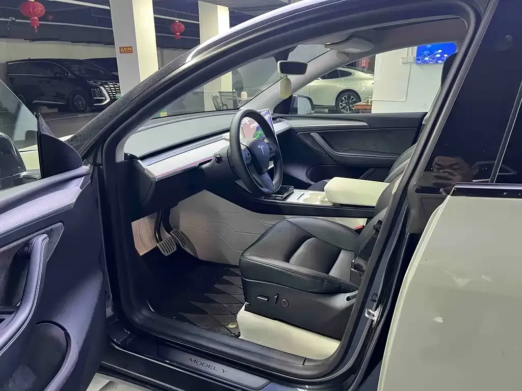Tesla Model Y 2024 из CN, фото 3