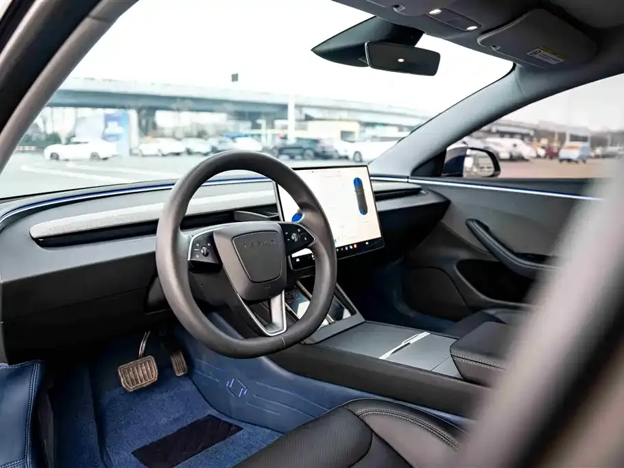 Tesla Model 3 — фото 10